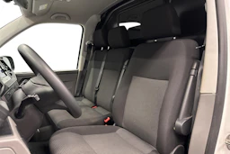 valkoinen Volkswagen Transporter 2024 kuva 8.