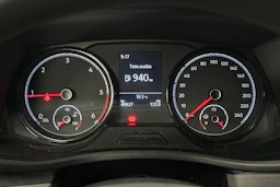 valkoinen Volkswagen Transporter 2024 kuva 12.