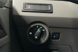 valkoinen Volkswagen Transporter 2024 kuva 13.