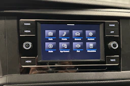 valkoinen Volkswagen Transporter 2024 kuva 15.