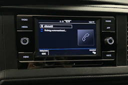 valkoinen Volkswagen Transporter 2024 kuva 17.