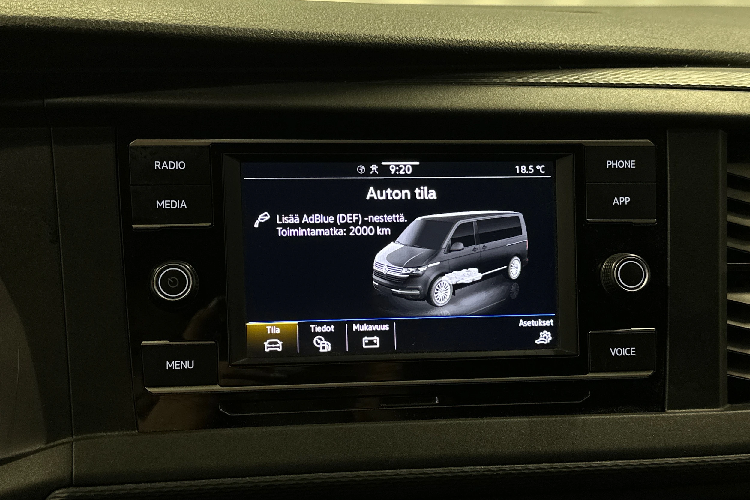 valkoinen Volkswagen Transporter 2024 kuva 18.