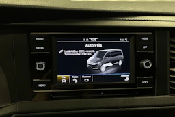 valkoinen Volkswagen Transporter 2024 kuva 18.
