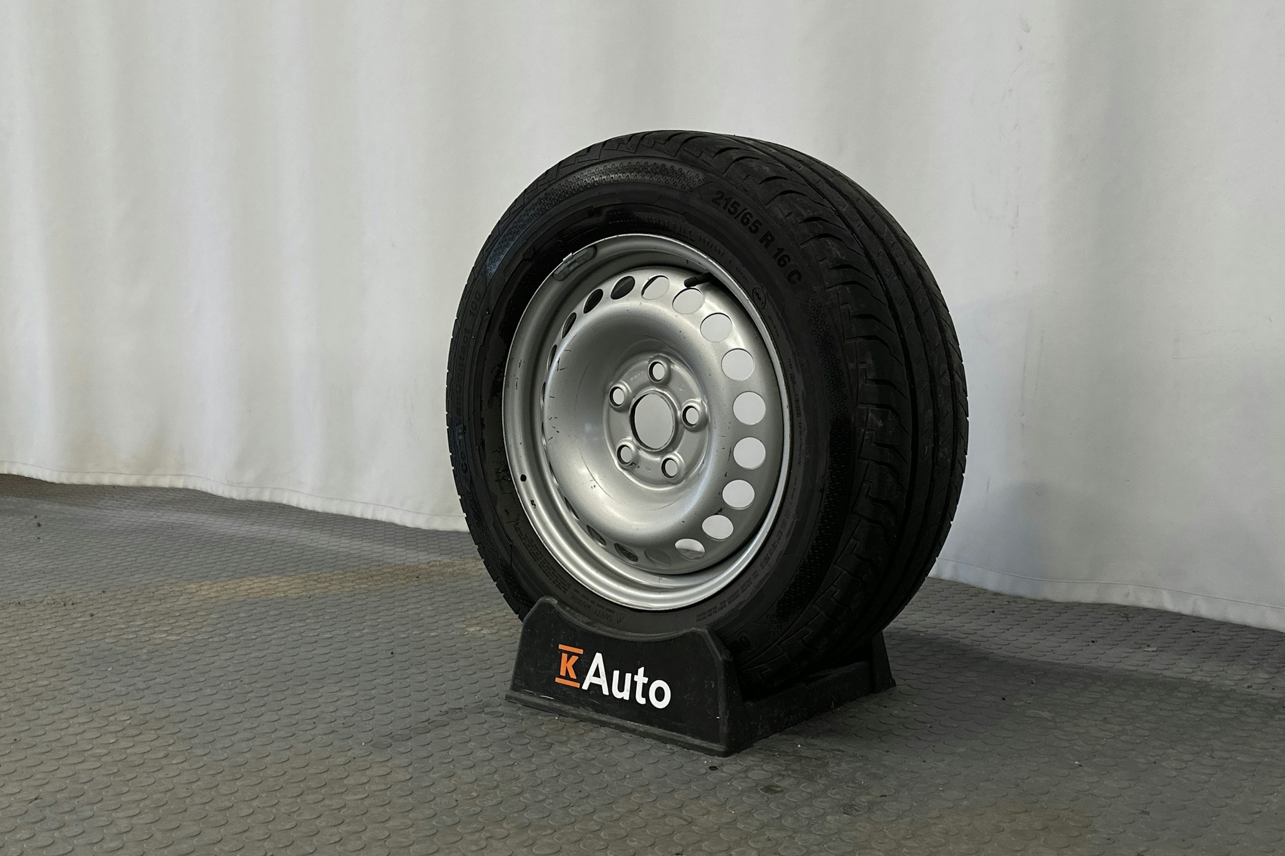 valkoinen Volkswagen Transporter 2024 kuva 12.