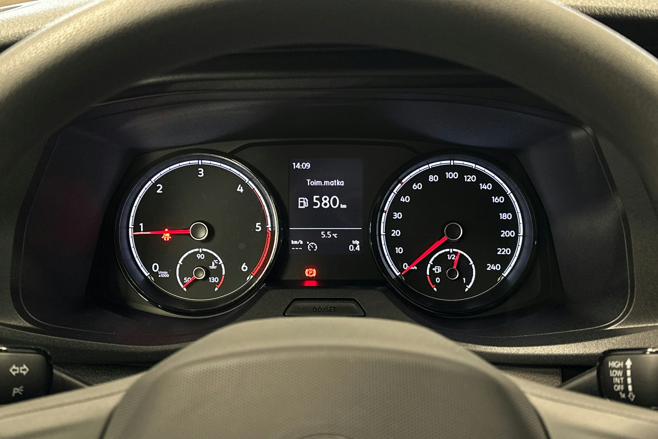 valkoinen Volkswagen Transporter 2024 kuva 14.