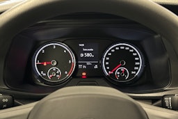 valkoinen Volkswagen Transporter 2024 kuva 14.