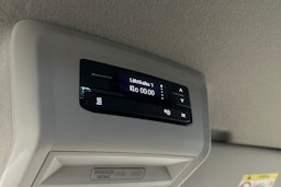 valkoinen Volkswagen Transporter 2024 kuva 18.