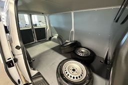 valkoinen Volkswagen Transporter 2024 kuva 21.