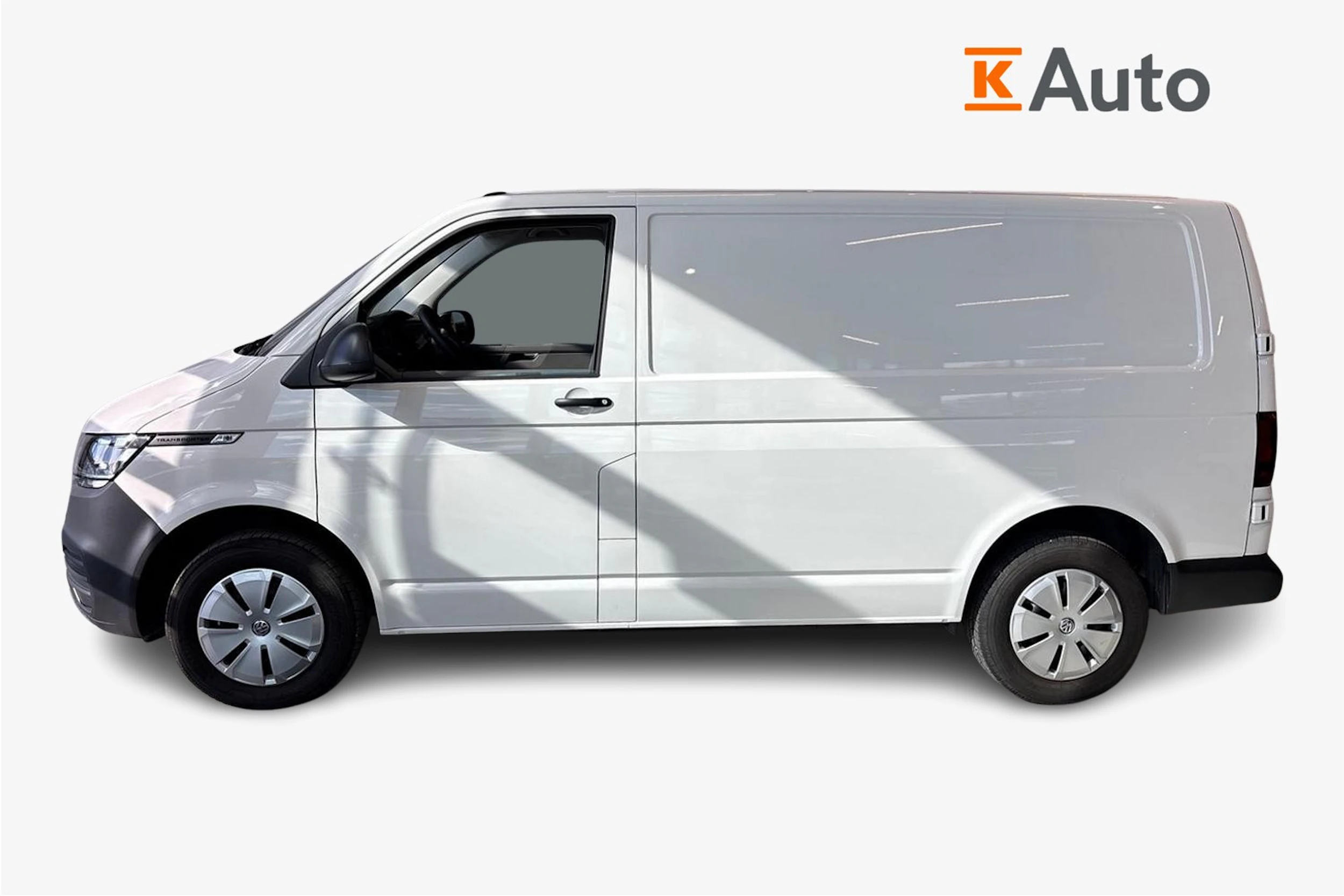 Valkoinen Volkswagen Transporter 2024 kuva 7.