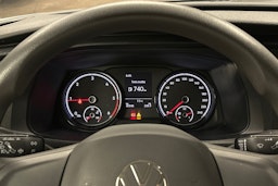 valkoinen Volkswagen Transporter 2024 kuva 13.