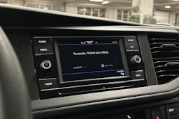 valkoinen Volkswagen Transporter 2024 kuva 15.