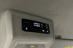 valkoinen Volkswagen Transporter 2024 kuva 18.