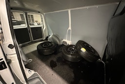 valkoinen Volkswagen Transporter 2024 kuva 21.