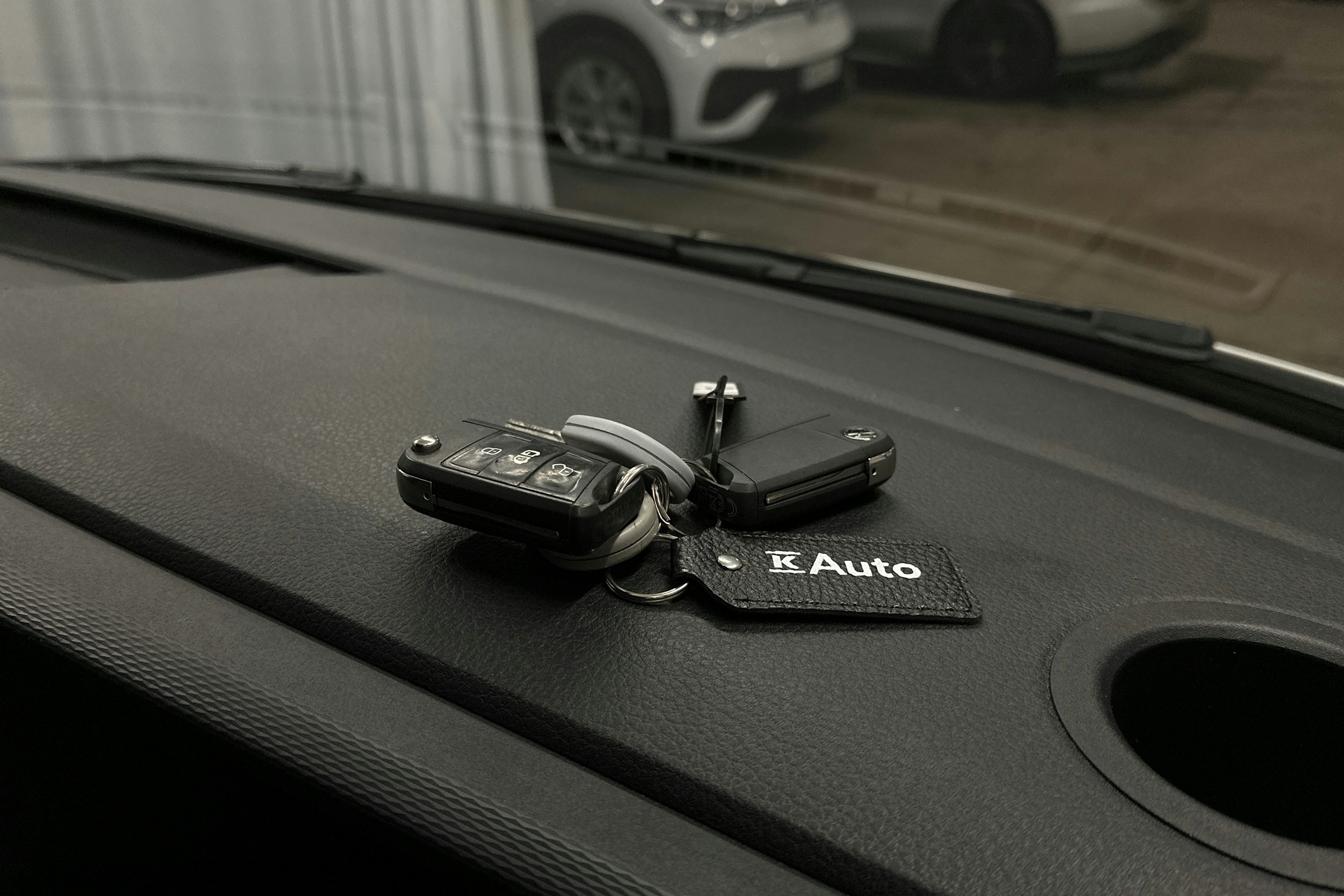 valkoinen Volkswagen Transporter 2024 kuva 22.