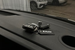 valkoinen Volkswagen Transporter 2024 kuva 22.