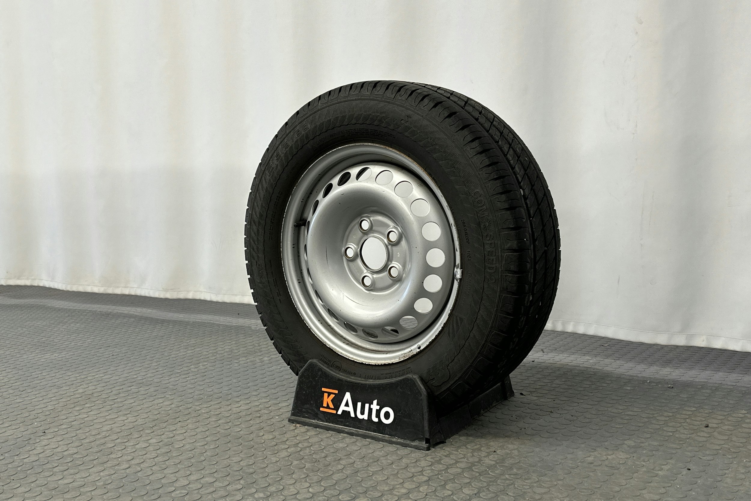 valkoinen Volkswagen Transporter 2024 kuva 12.