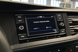 valkoinen Volkswagen Transporter 2024 kuva 15.