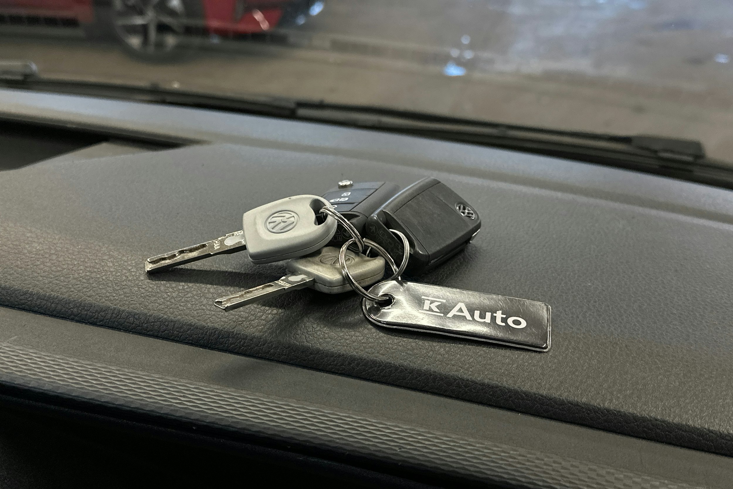 valkoinen Volkswagen Transporter 2024 kuva 21.