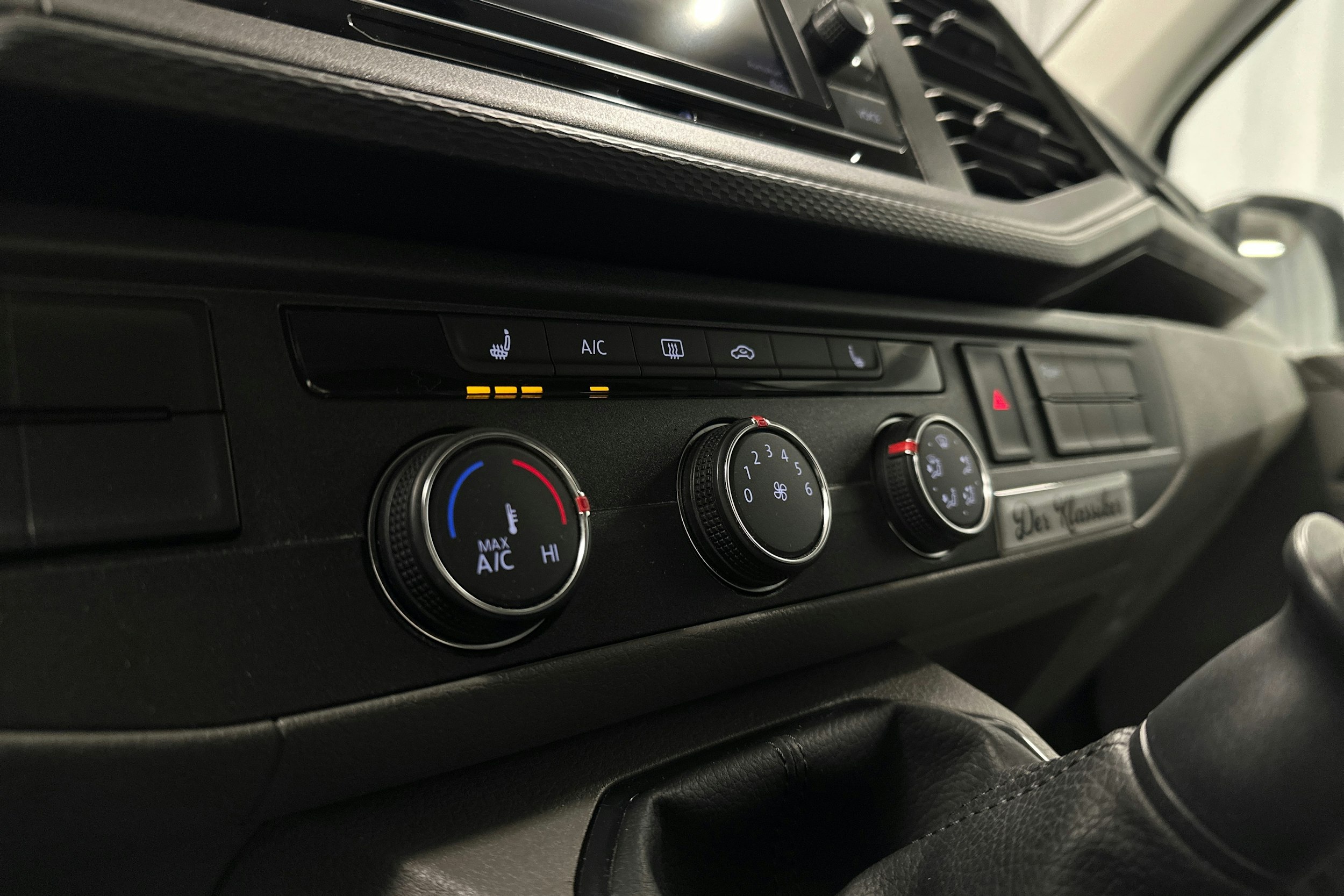 valkoinen Volkswagen Transporter 2024 kuva 17.