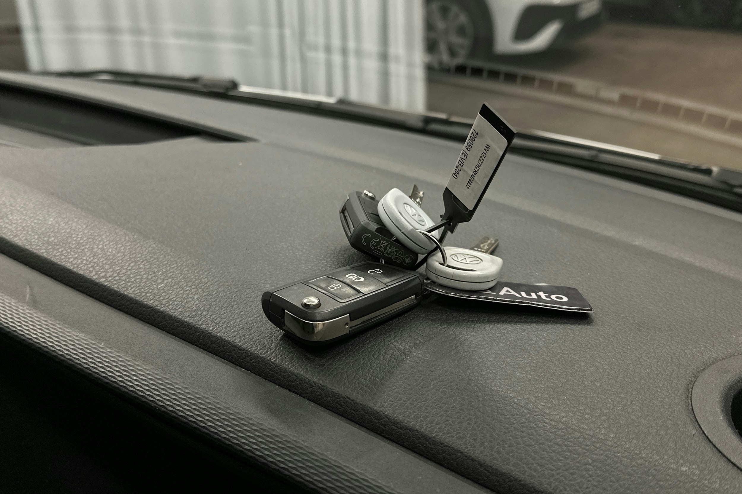 valkoinen Volkswagen Transporter 2024 kuva 21.