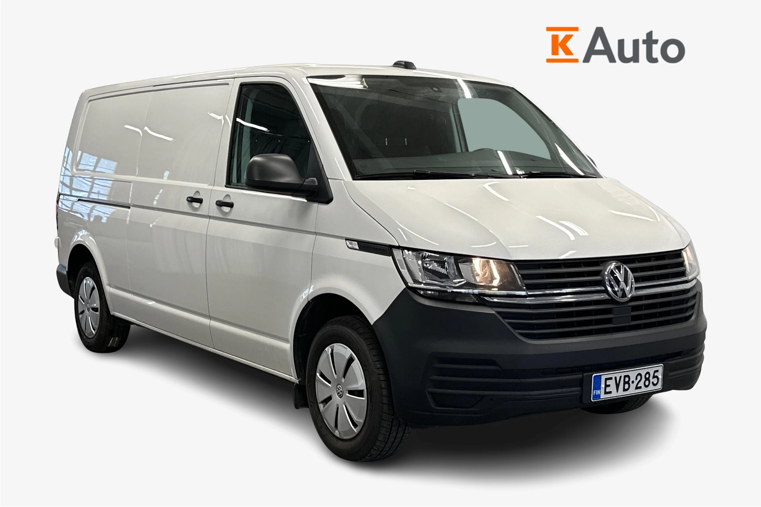 valkoinen Volkswagen Transporter 2024 kuva 1.
