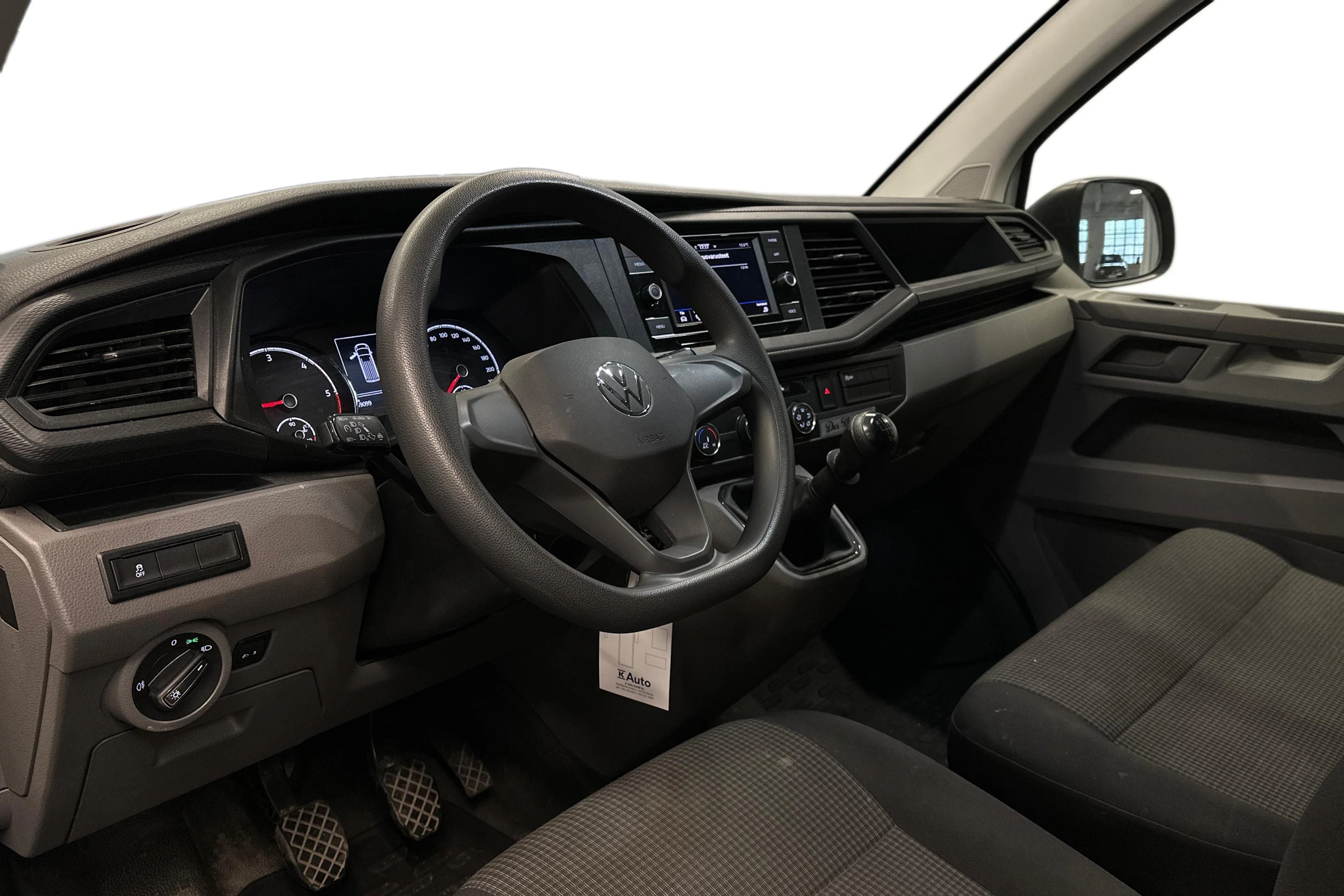 valkoinen Volkswagen Transporter 2024 kuva 3.