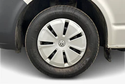 valkoinen Volkswagen Transporter 2024 kuva 9.