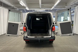 valkoinen Volkswagen Transporter 2024 kuva 11.