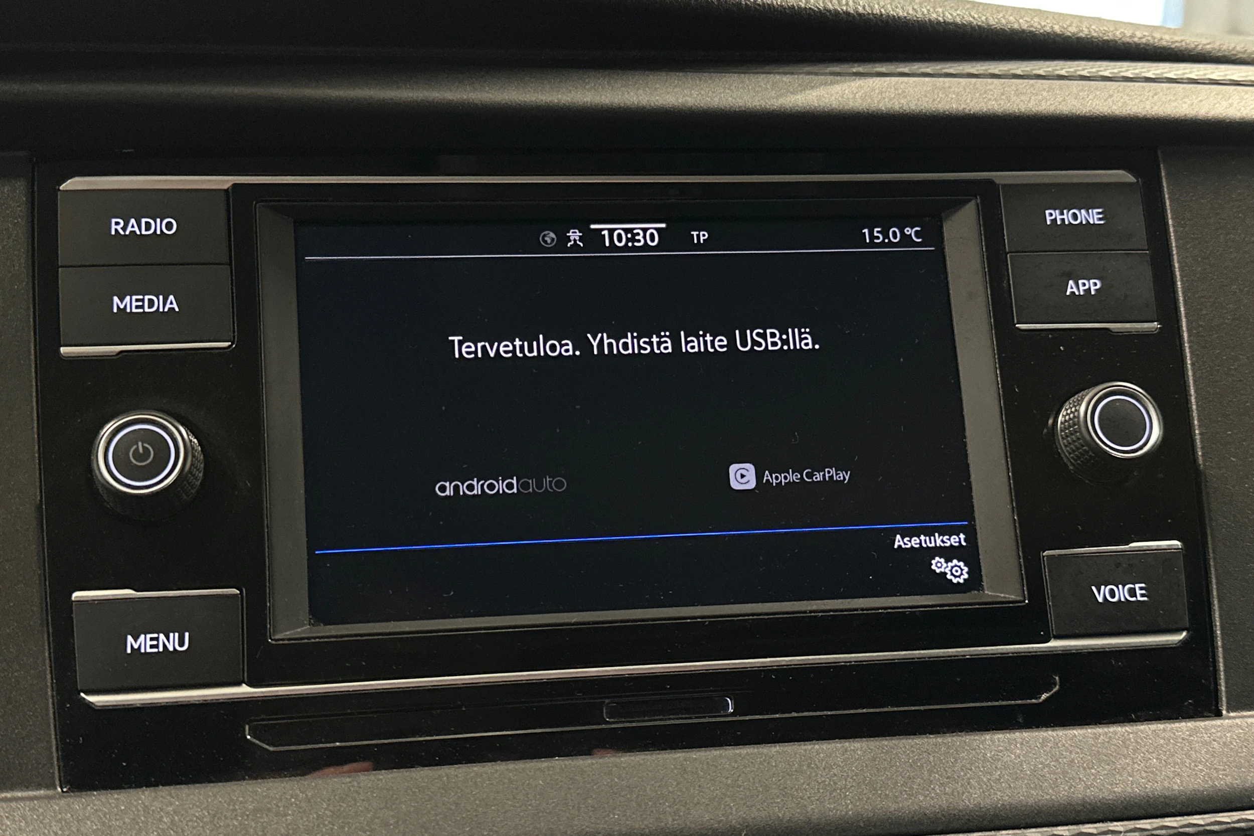 valkoinen Volkswagen Transporter 2024 kuva 15.