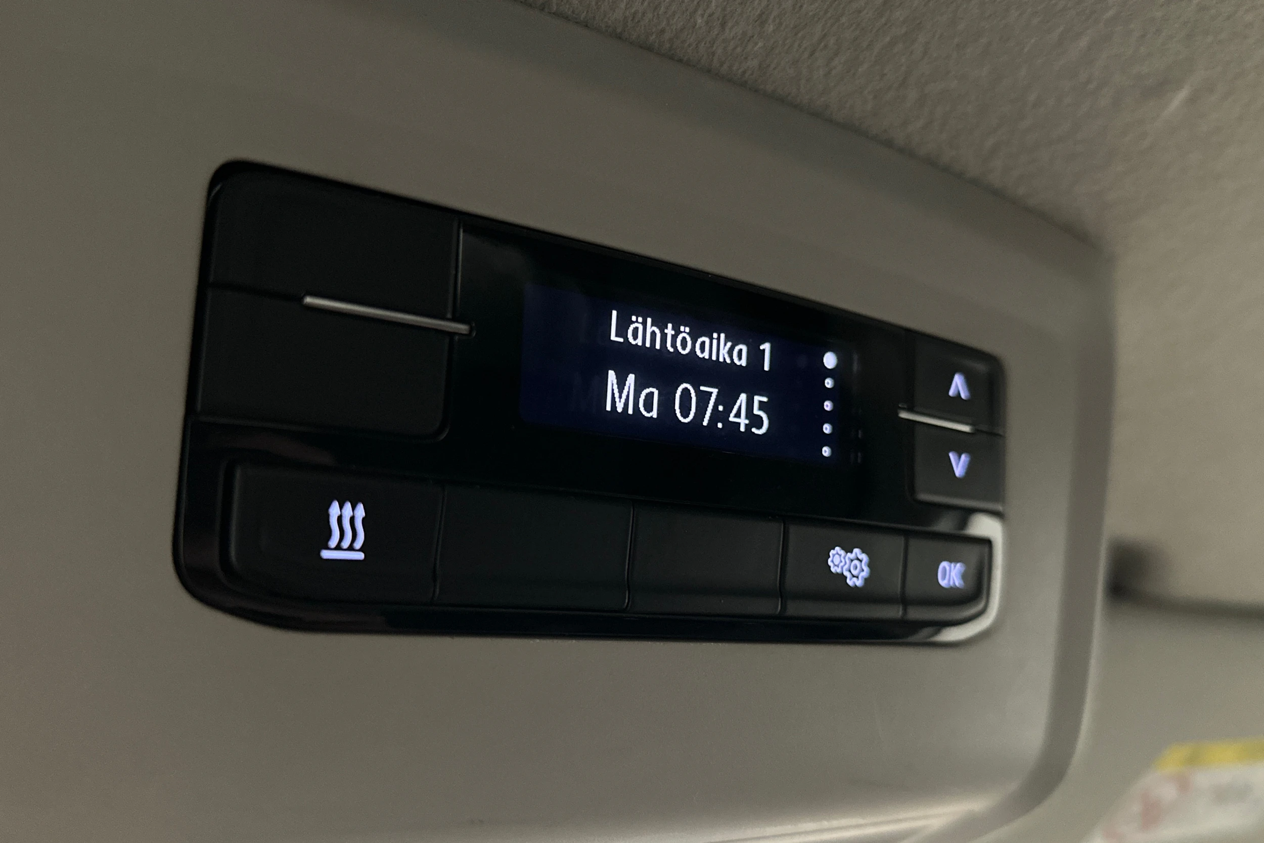 valkoinen Volkswagen Transporter 2024 kuva 18.