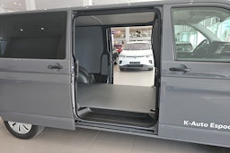 harmaa Volkswagen Transporter 2024 kuva 10.