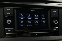 valkoinen Volkswagen Transporter 2024 kuva 17.