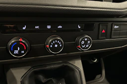 valkoinen Volkswagen Transporter 2024 kuva 24.