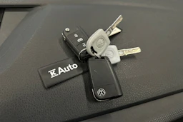 valkoinen Volkswagen Transporter 2024 kuva 29.