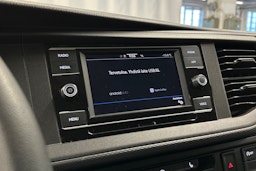 valkoinen Volkswagen Transporter 2024 kuva 15.