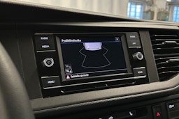 valkoinen Volkswagen Transporter 2024 kuva 16.