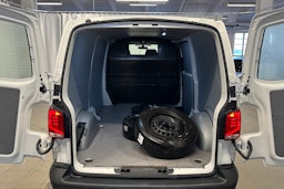 valkoinen Volkswagen Transporter 2024 kuva 20.