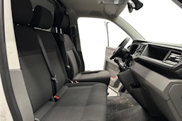 valkoinen Volkswagen Transporter 2024 kuva 9.