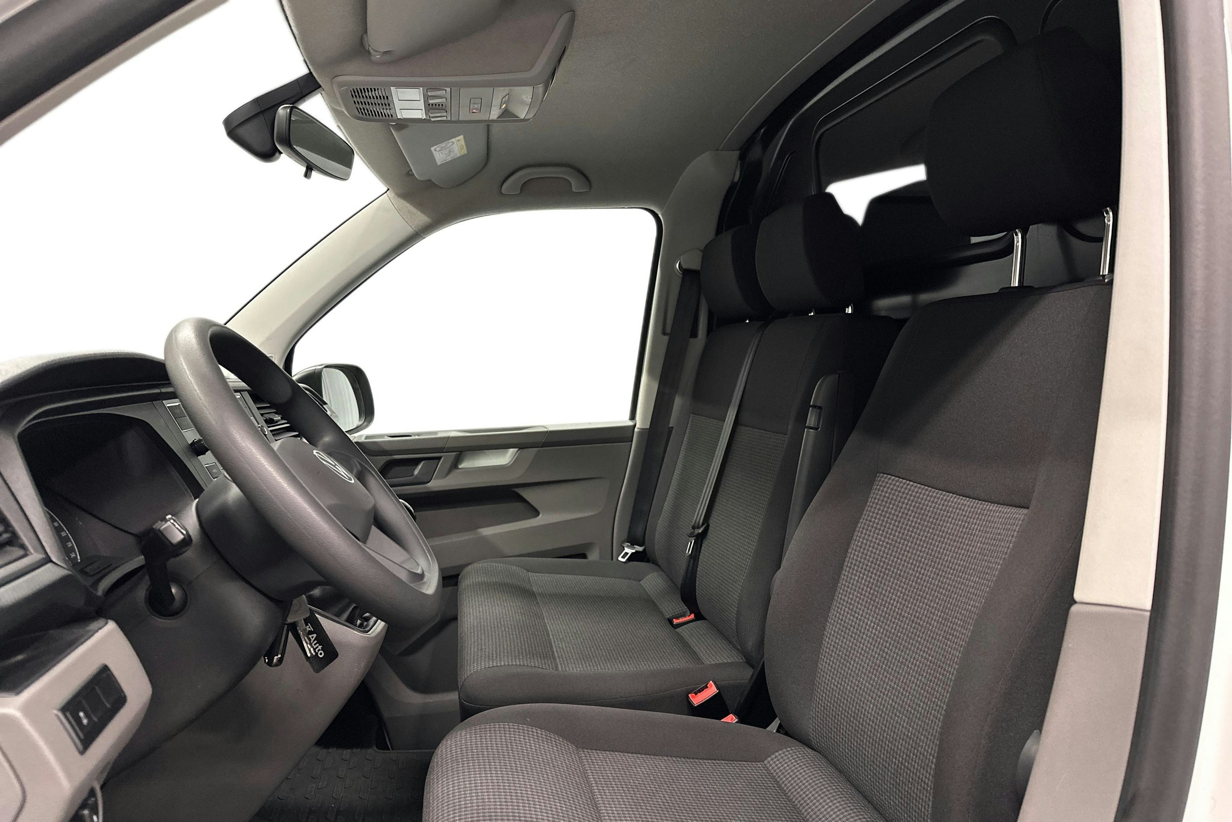 valkoinen Volkswagen Transporter 2024 kuva 11.
