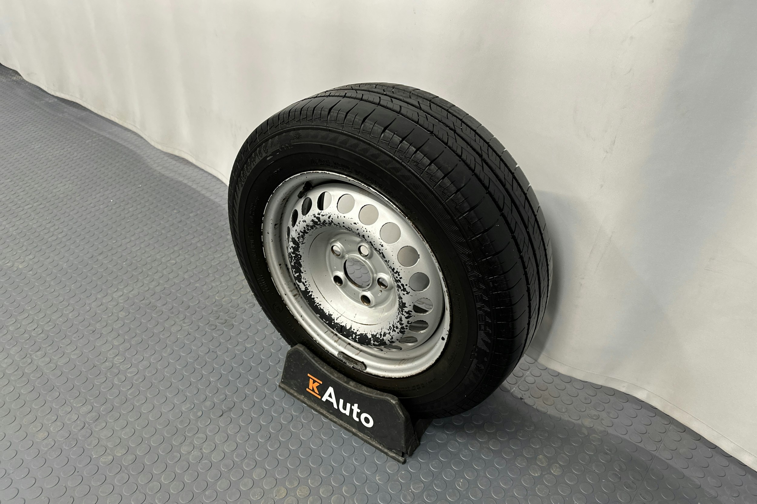 valkoinen Volkswagen Transporter 2024 kuva 13.