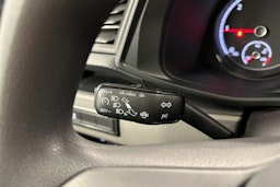 valkoinen Volkswagen Transporter 2024 kuva 16.