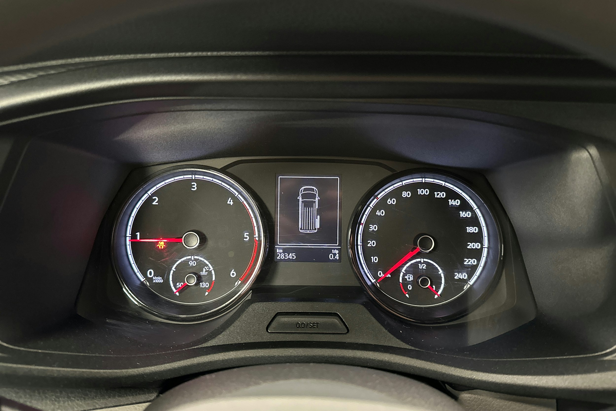 valkoinen Volkswagen Transporter 2024 kuva 17.