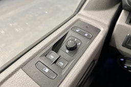 valkoinen Volkswagen Transporter 2024 kuva 18.