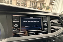 valkoinen Volkswagen Transporter 2024 kuva 21.