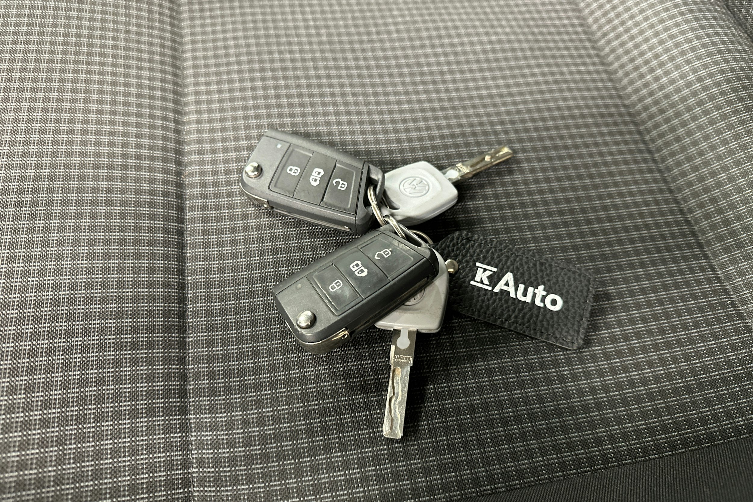 valkoinen Volkswagen Transporter 2024 kuva 29.