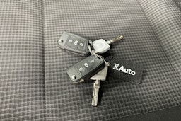 valkoinen Volkswagen Transporter 2024 kuva 29.