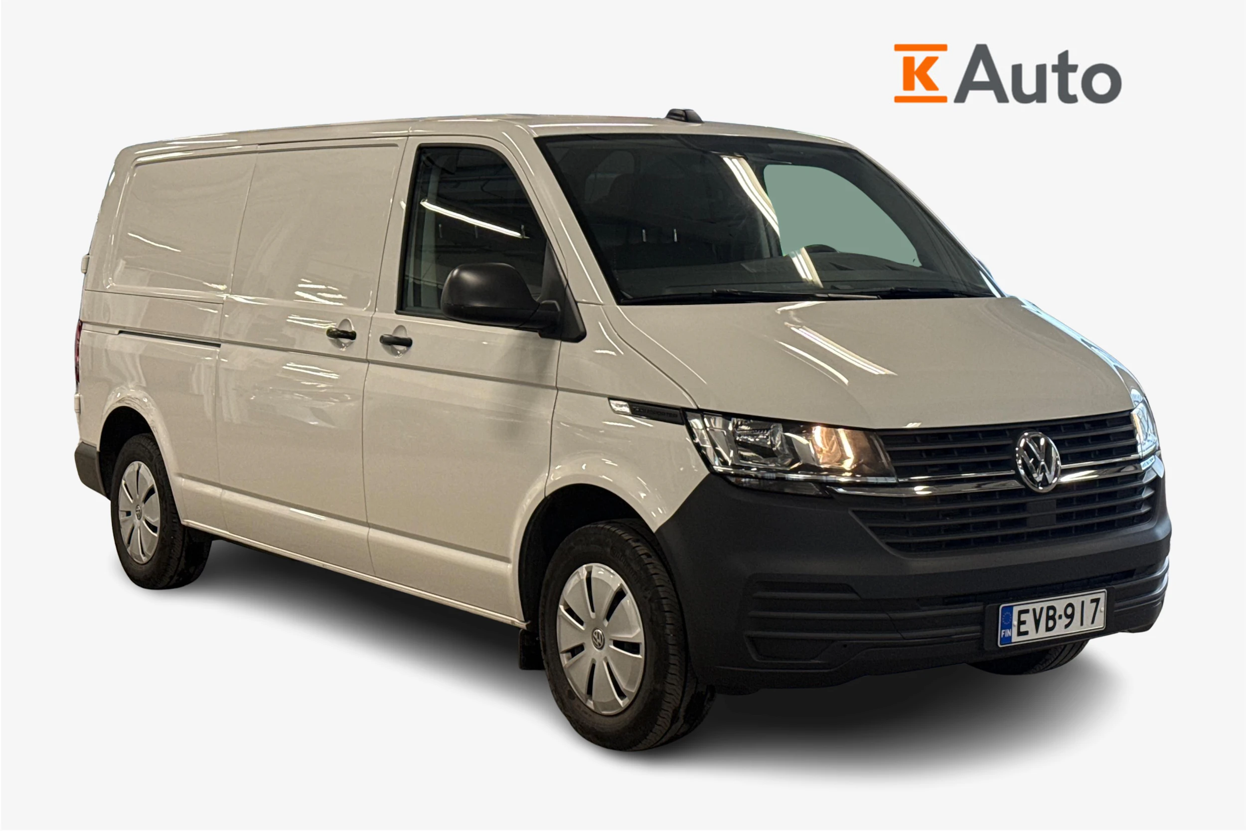 valkoinen Volkswagen Transporter 2024 kuva 1.