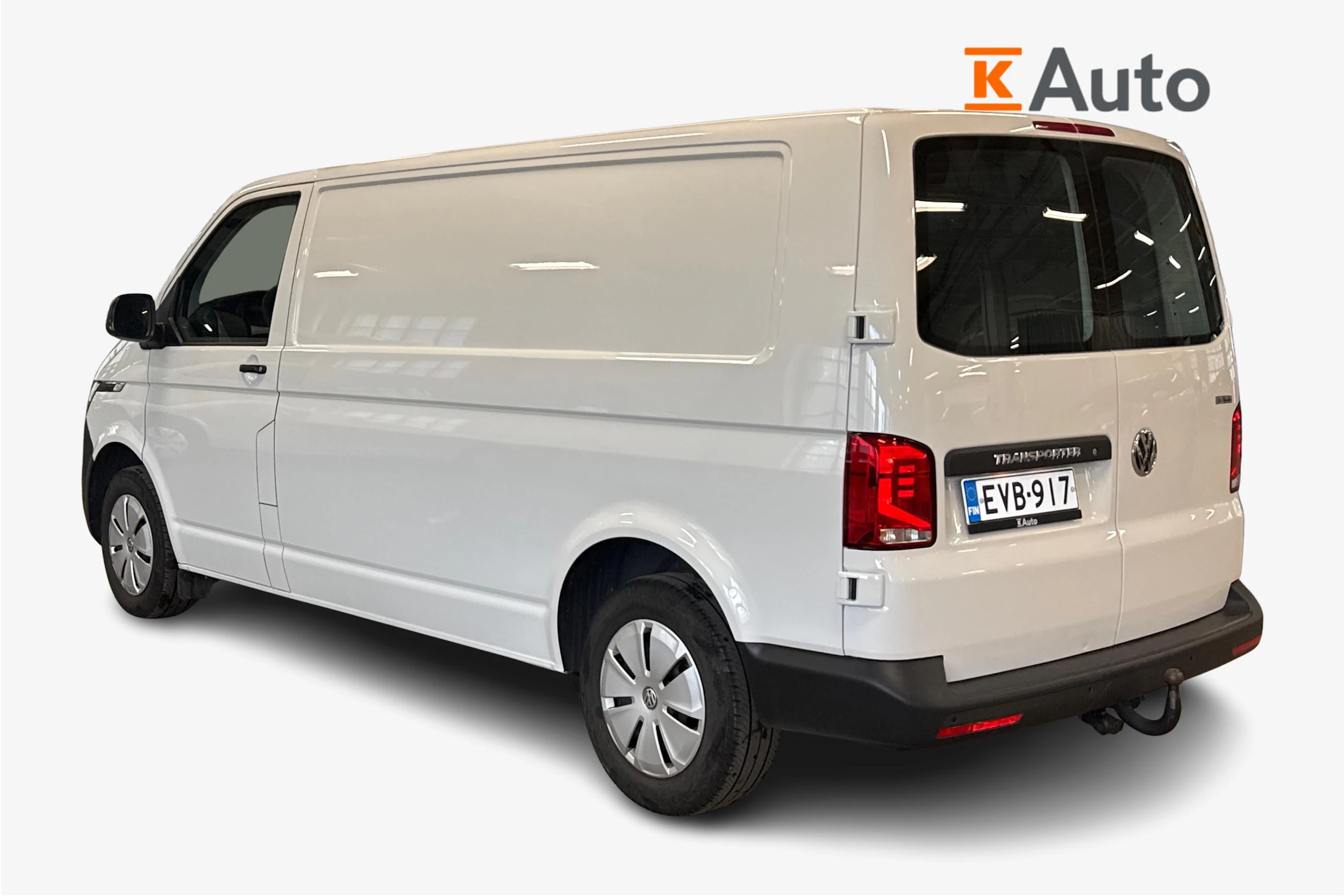 valkoinen Volkswagen Transporter 2024 kuva 2.