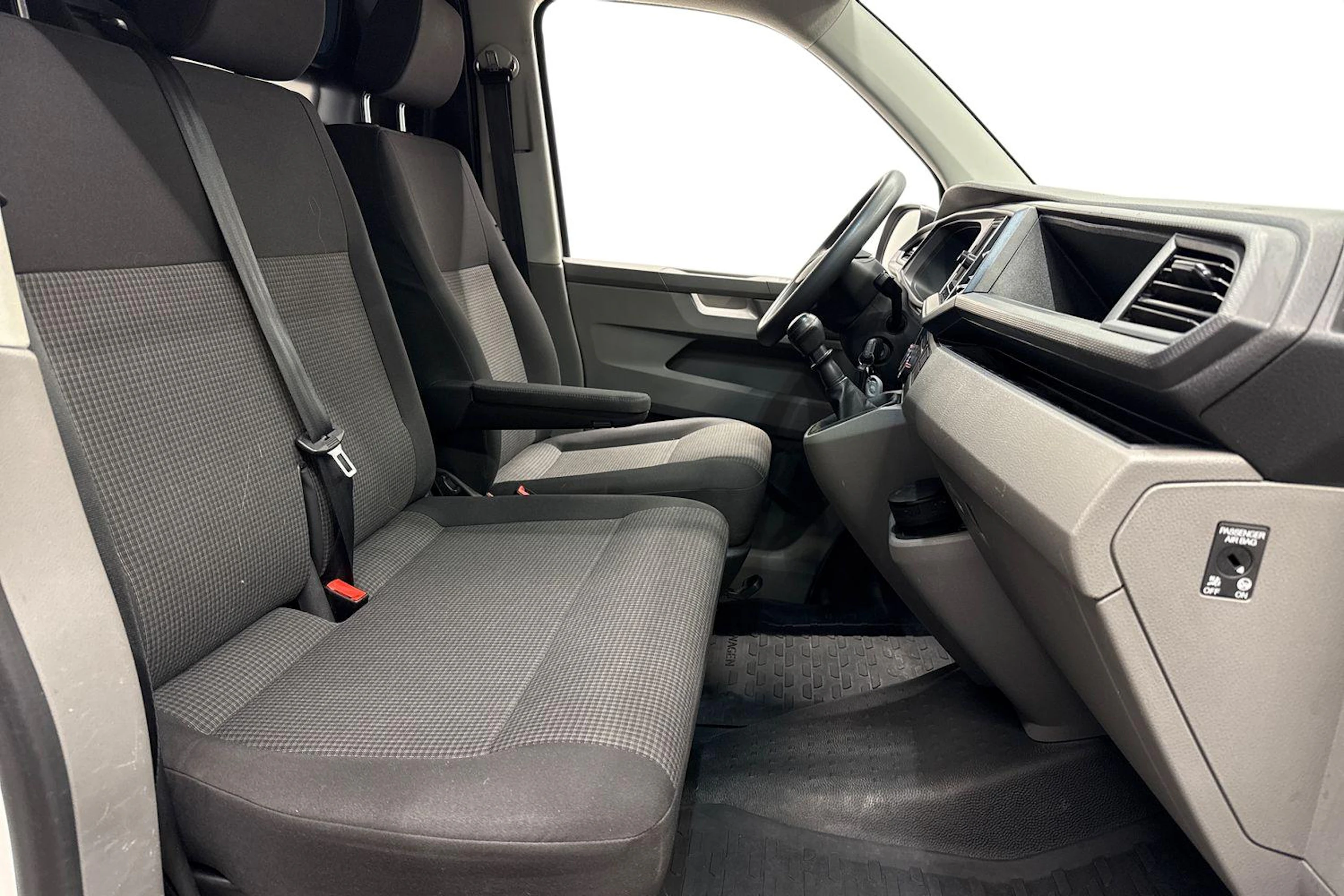 valkoinen Volkswagen Transporter 2024 kuva 11.