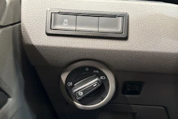 valkoinen Volkswagen Transporter 2024 kuva 18.